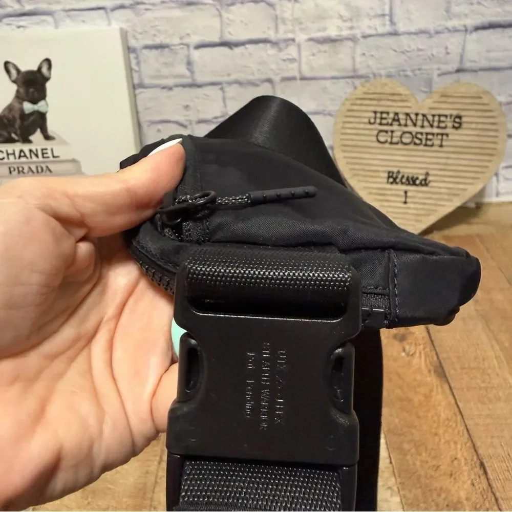 Lululemon everywhere belt bag 1L black